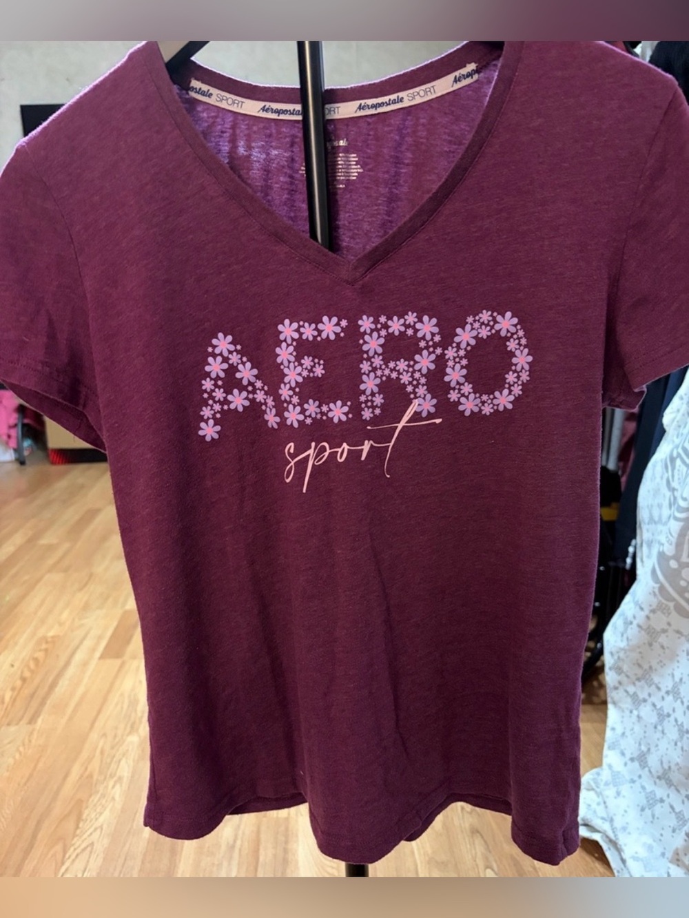 Aeropostale Sport Plum V-neck Tee with Flower Logo Large